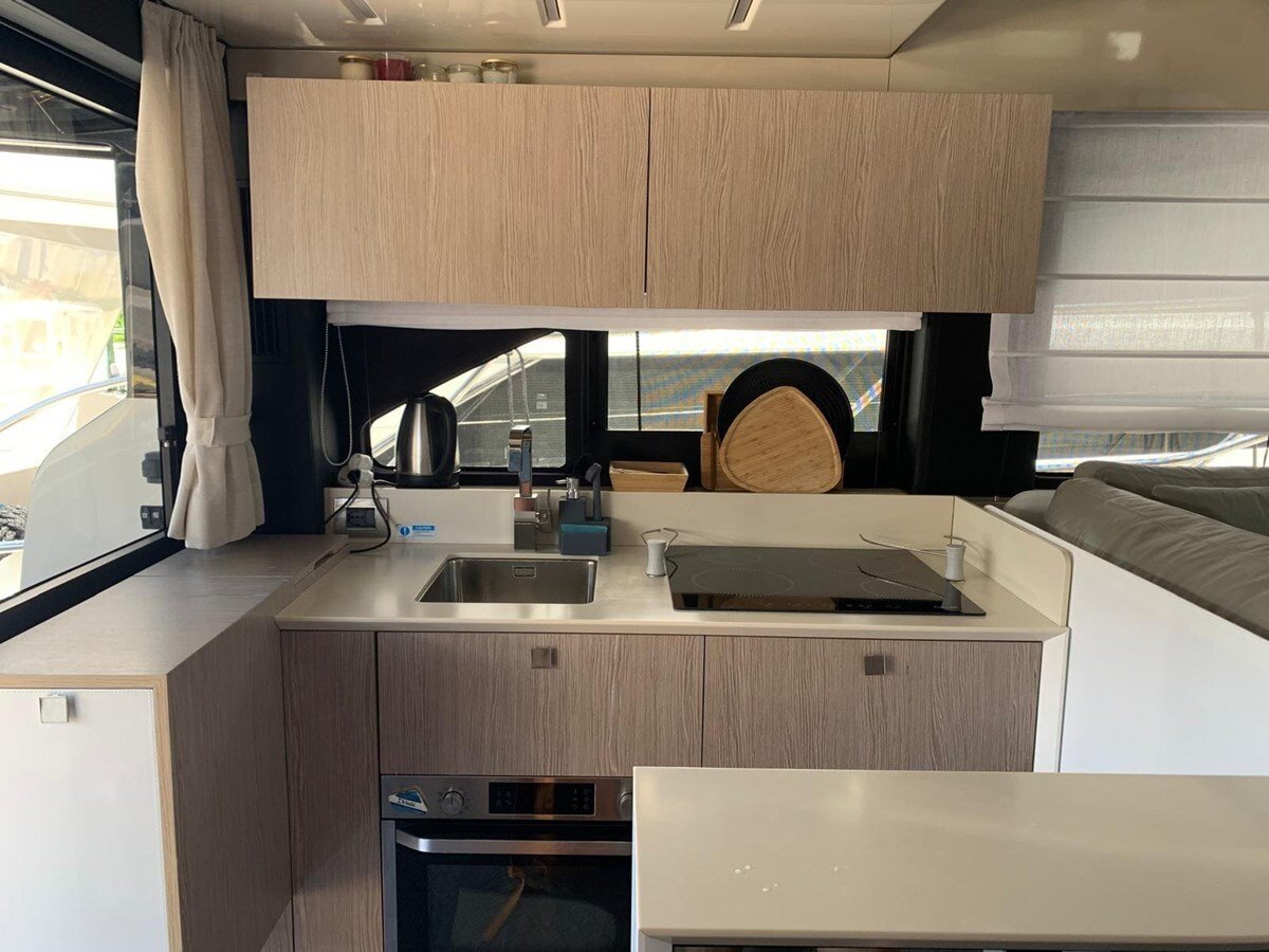 2023-cranchi-51-11-db9850