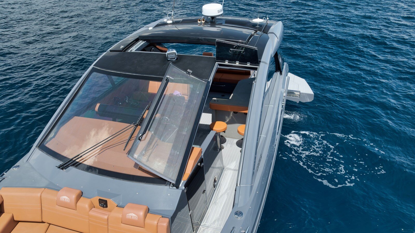 2023-cruisers-yachts-42-44624d