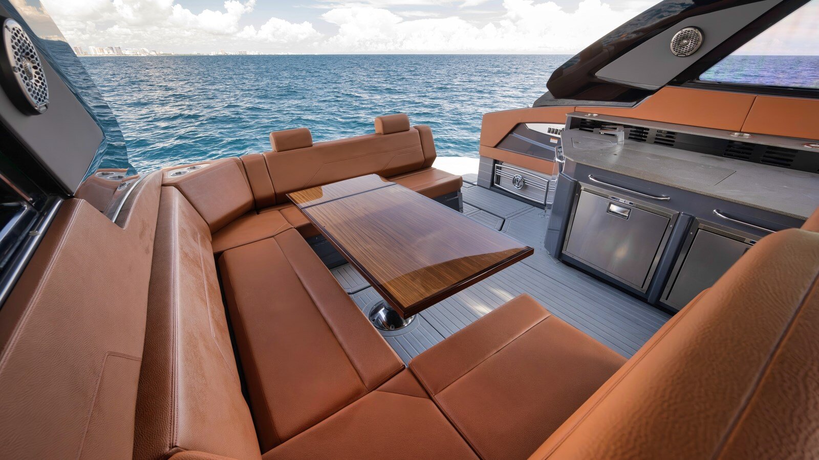 2023-cruisers-yachts-42-44624d