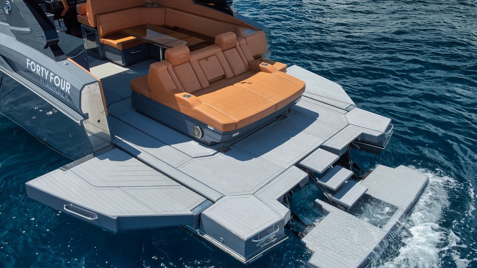 2023-cruisers-yachts-42-44624d