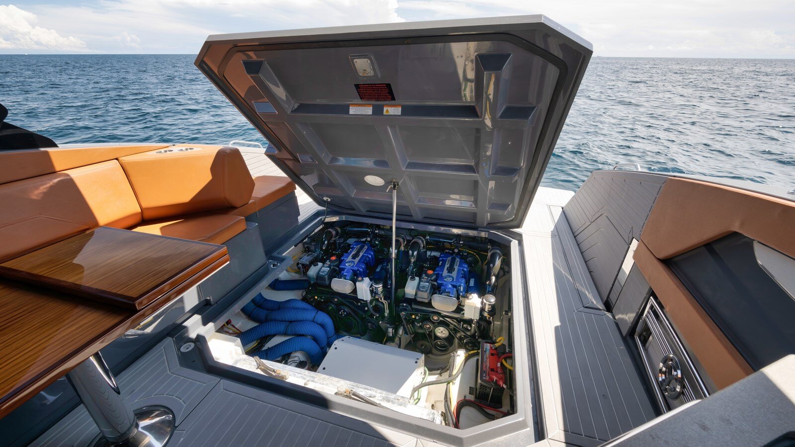 2023-cruisers-yachts-42-44624d