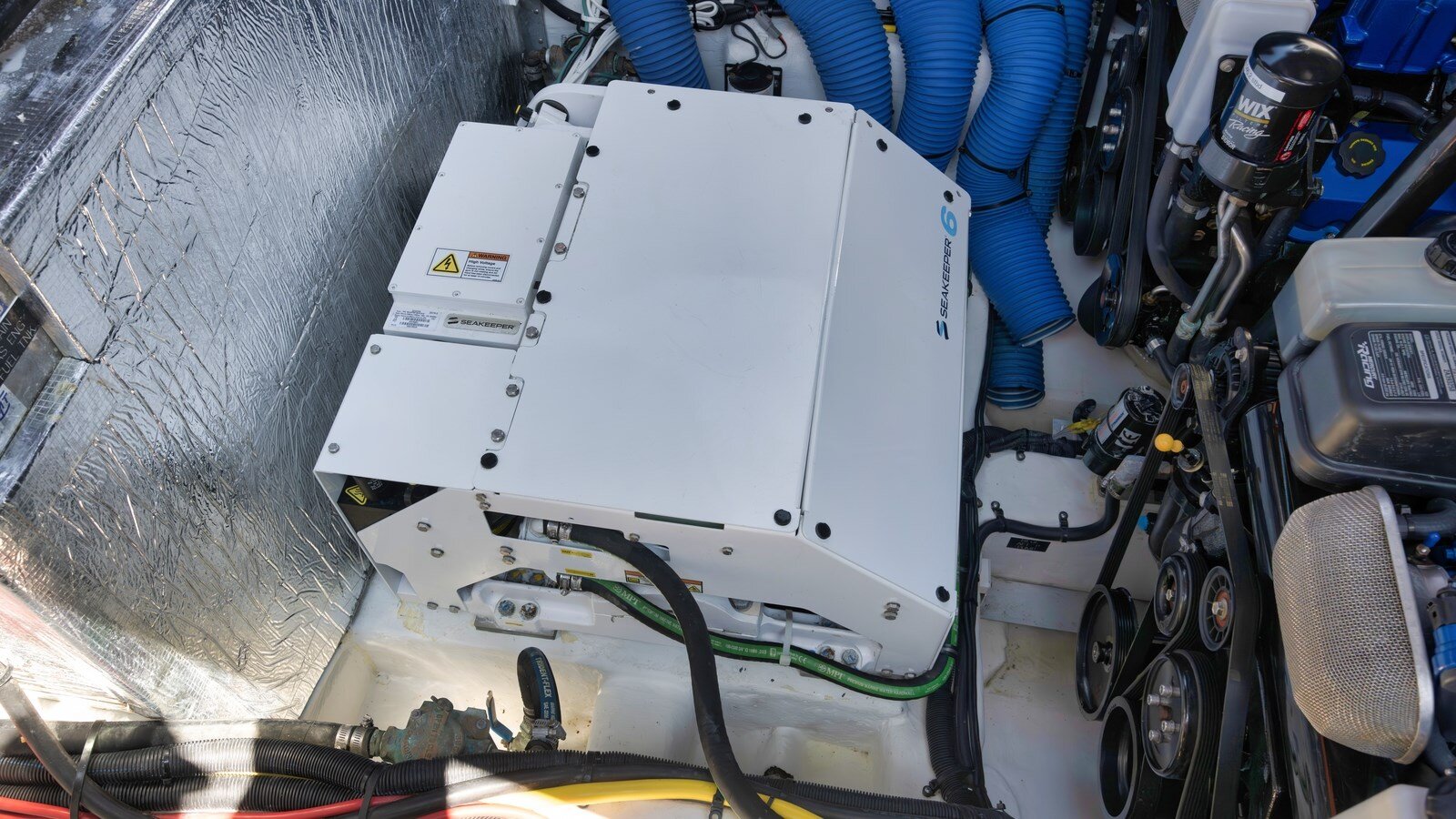 2023-cruisers-yachts-42-44624d