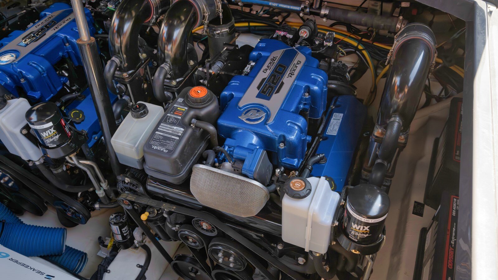 2023-cruisers-yachts-42-44624d