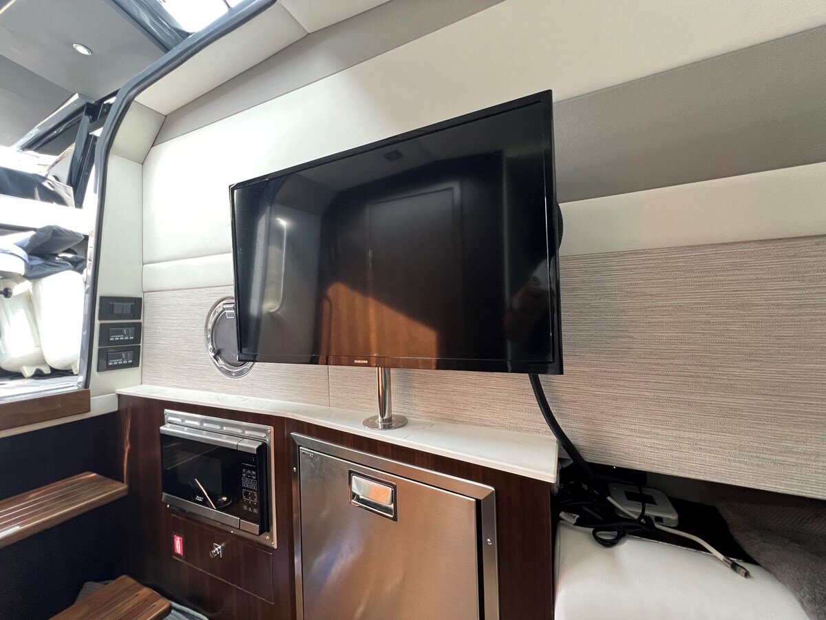 2023-cruisers-yachts-42-d20127