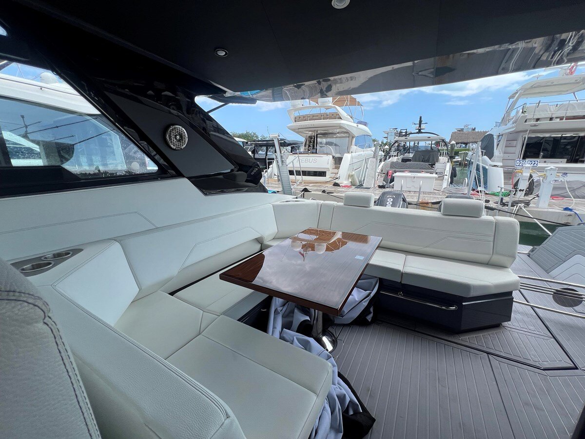 2023-cruisers-yachts-42-d20127