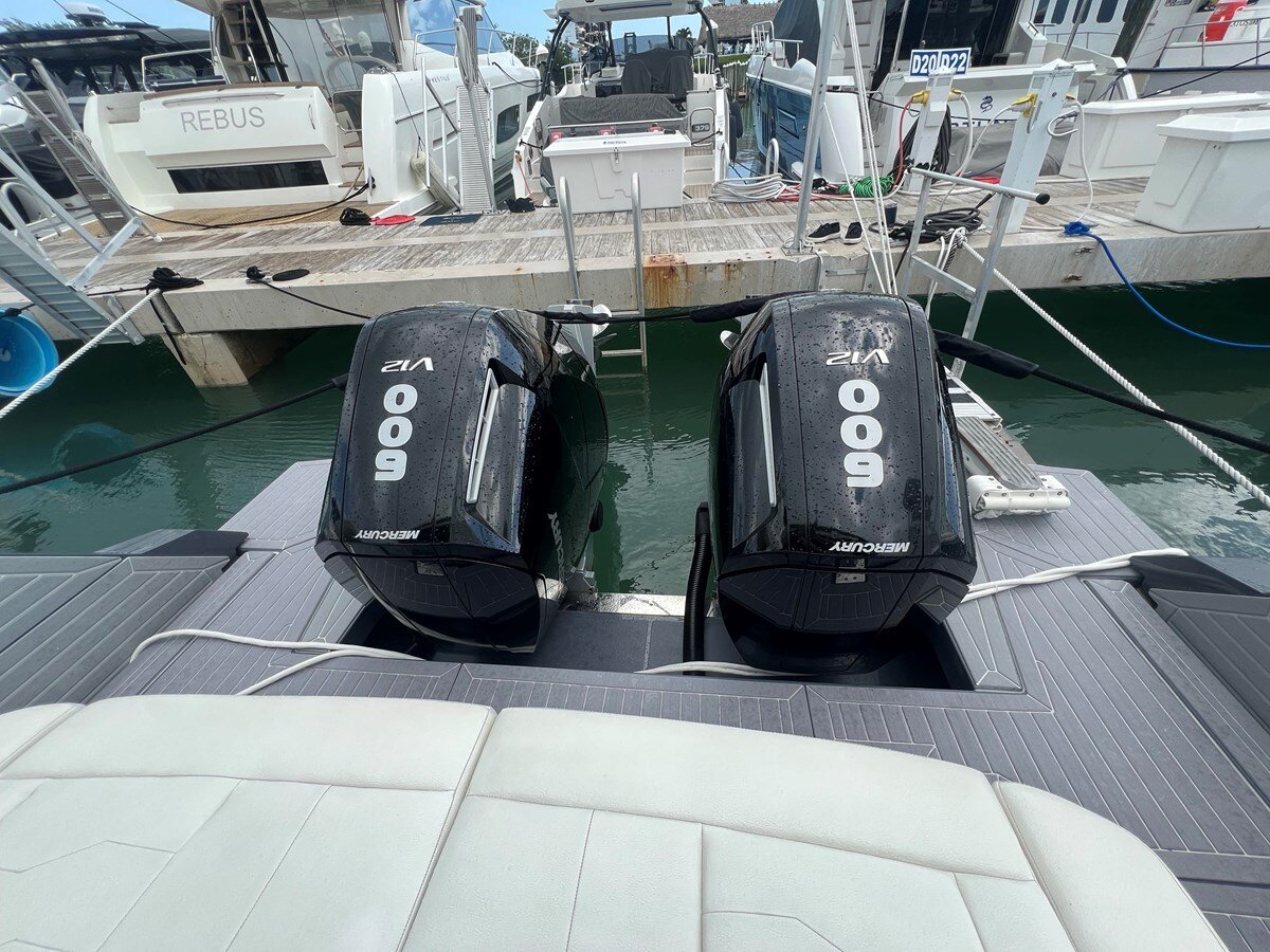2023-cruisers-yachts-42-d20127