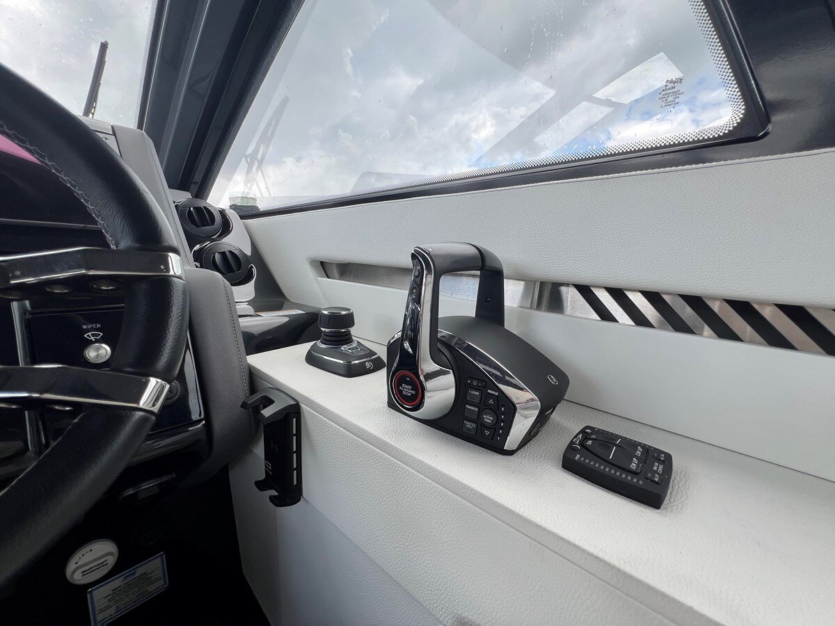 2023-cruisers-yachts-42-d20127