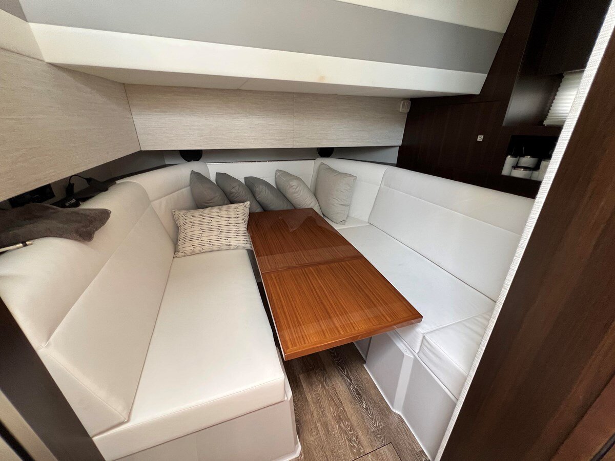 2023-cruisers-yachts-42-d20127