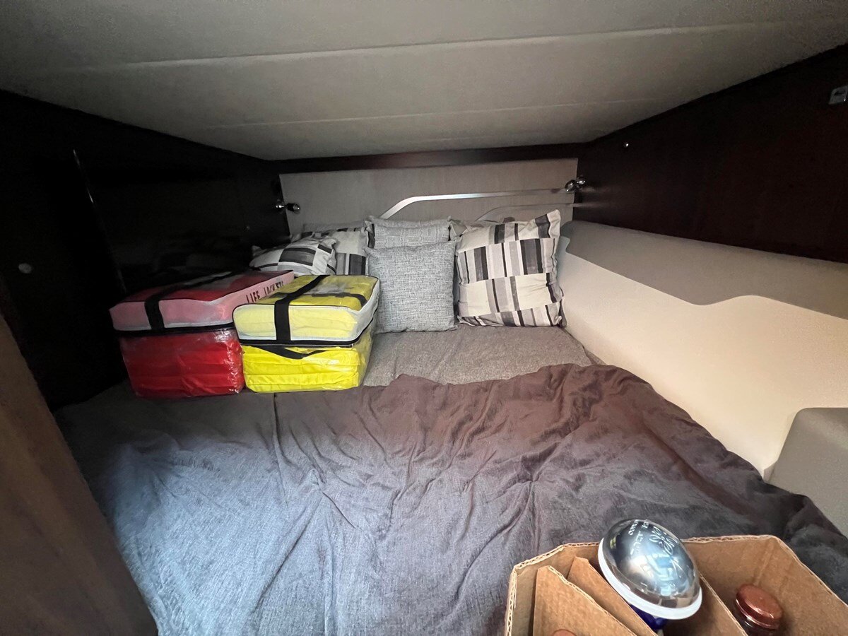 2023-cruisers-yachts-42-d20127