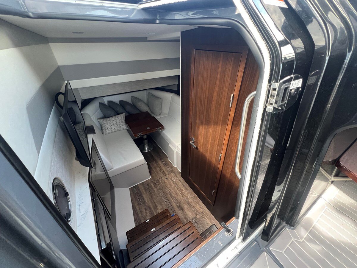 2023-cruisers-yachts-42-d20127