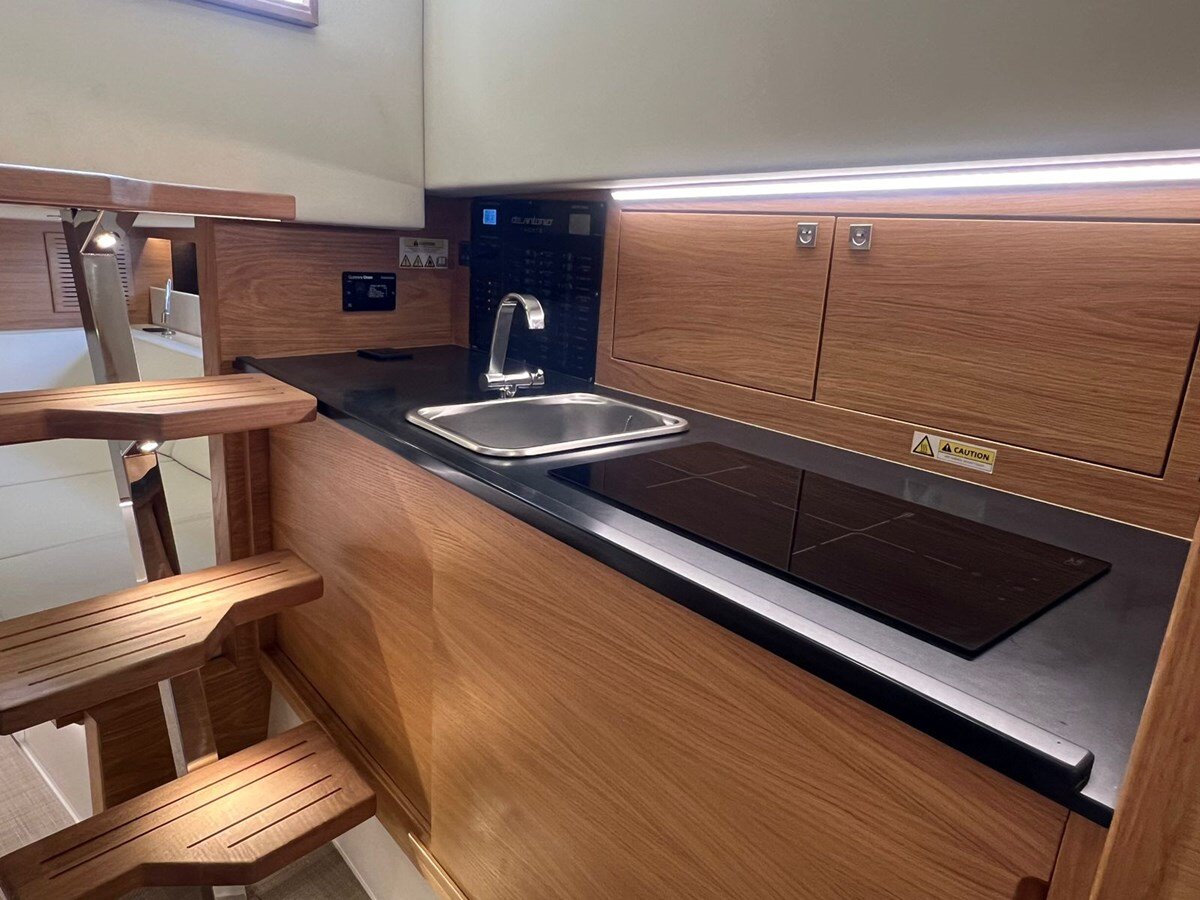 2023-de-antonio-yachts-42-bfc976