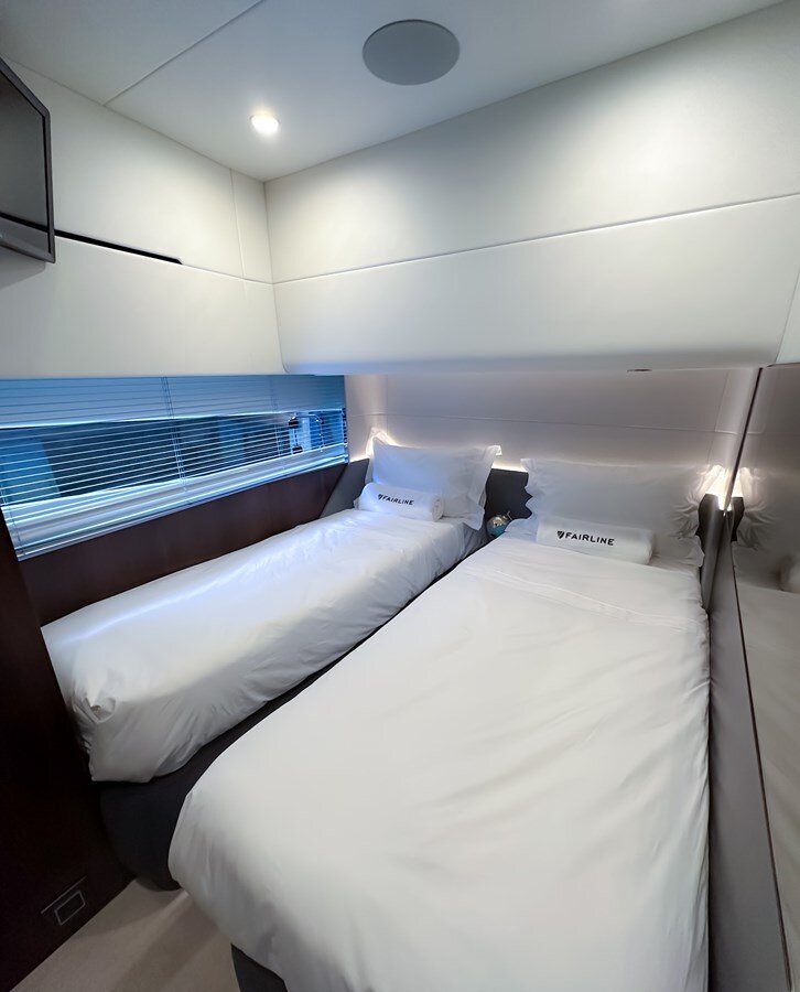 2023-fairline-65-4-9a3279