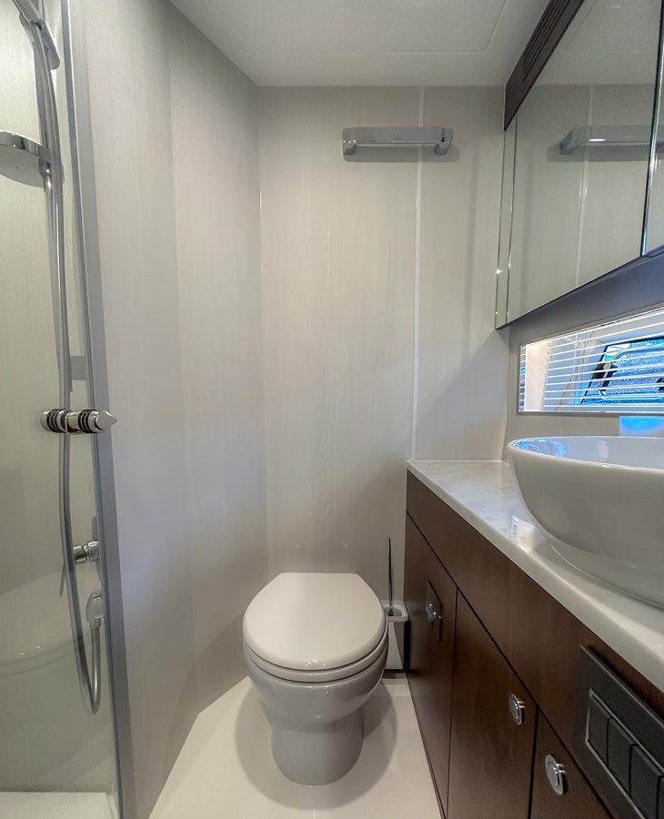 2023-fairline-65-4-9a3279