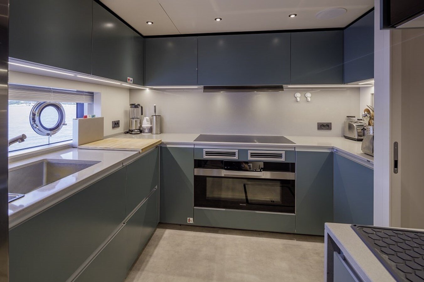 2023-ferretti-custom-line-107-9-7d00ae