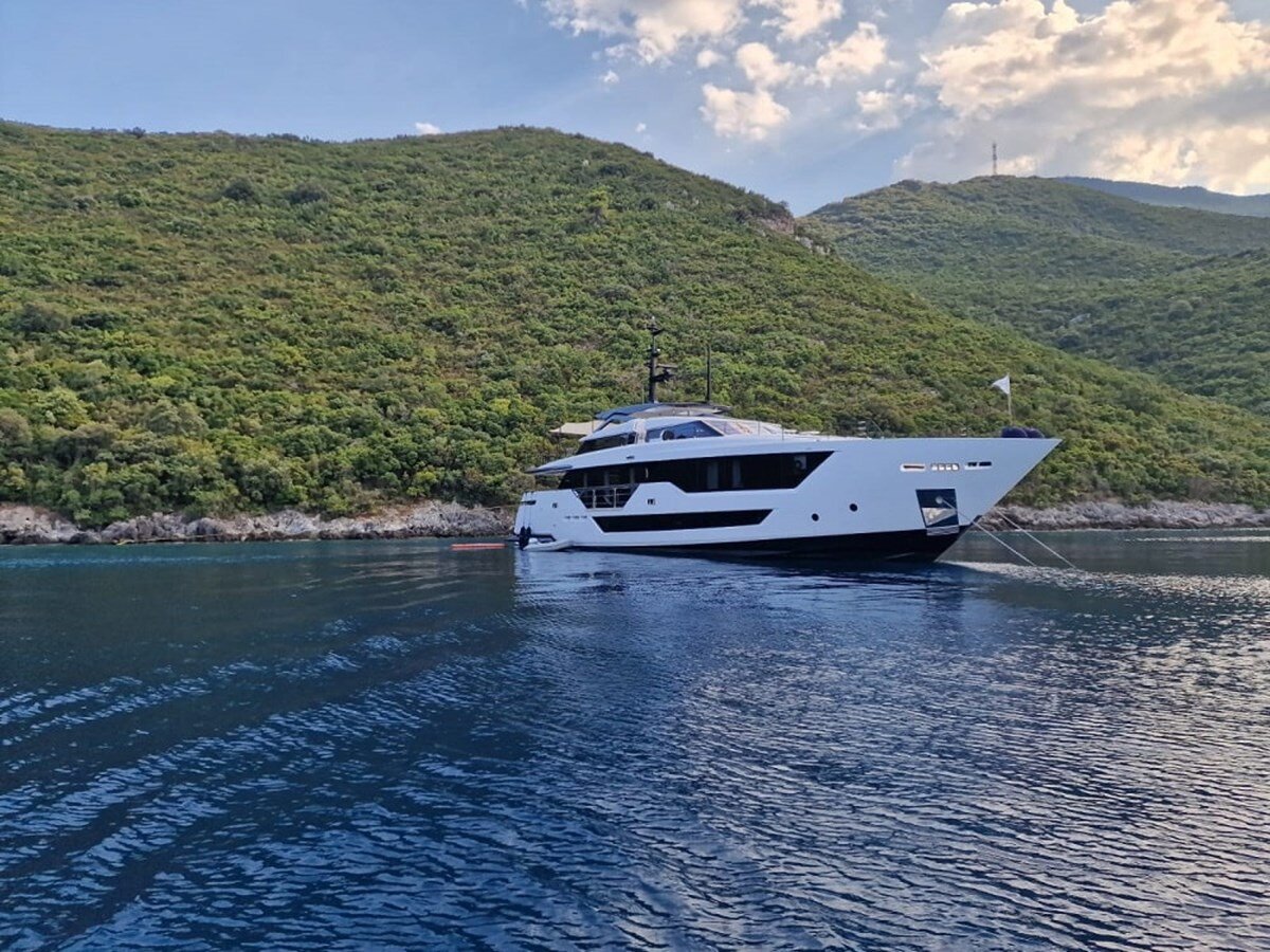 2023-ferretti-custom-line-107-9-7d00ae