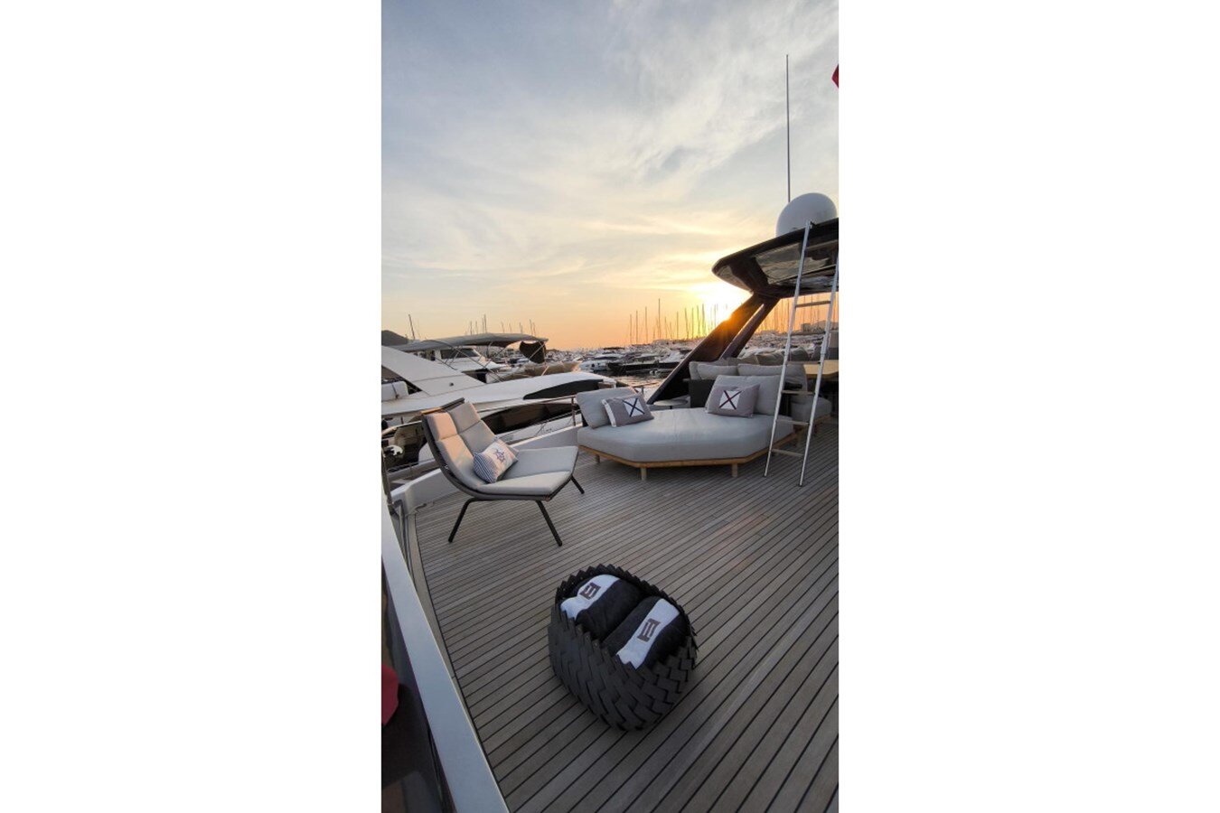 2023-ferretti-yachts-78-06313a