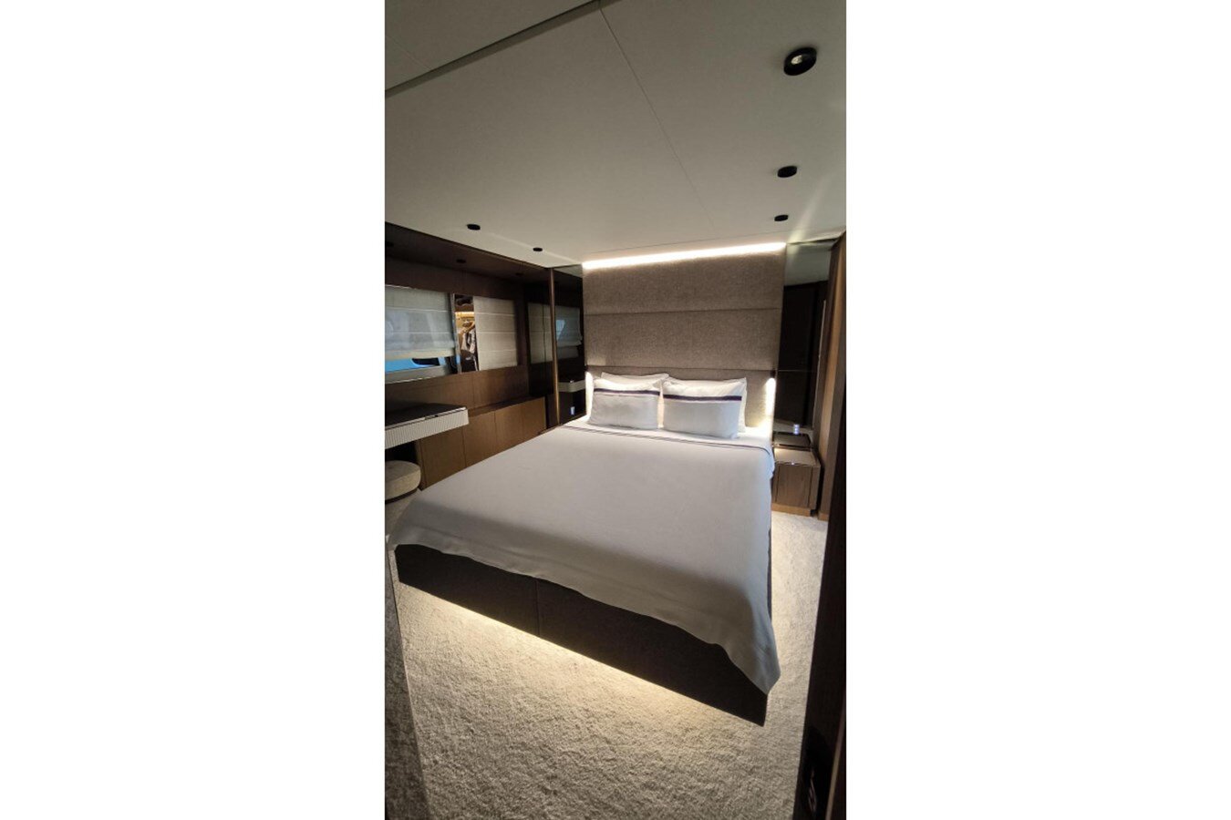 2023-ferretti-yachts-78-06313a