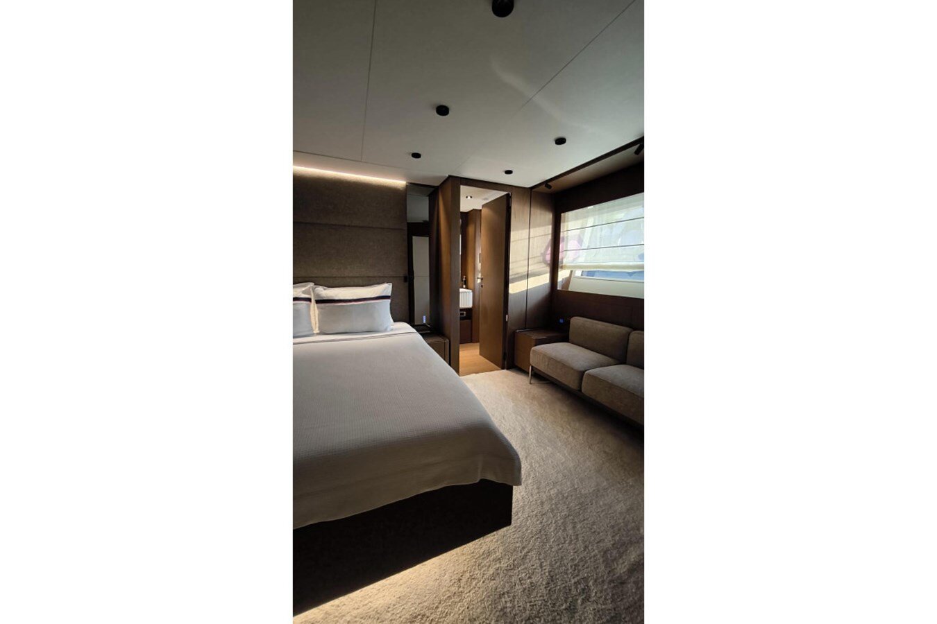 2023-ferretti-yachts-78-06313a