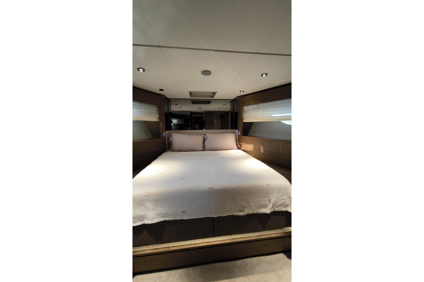 2023-ferretti-yachts-78-06313a