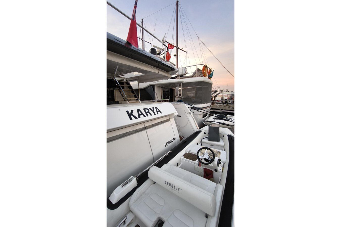 2023-ferretti-yachts-78-06313a