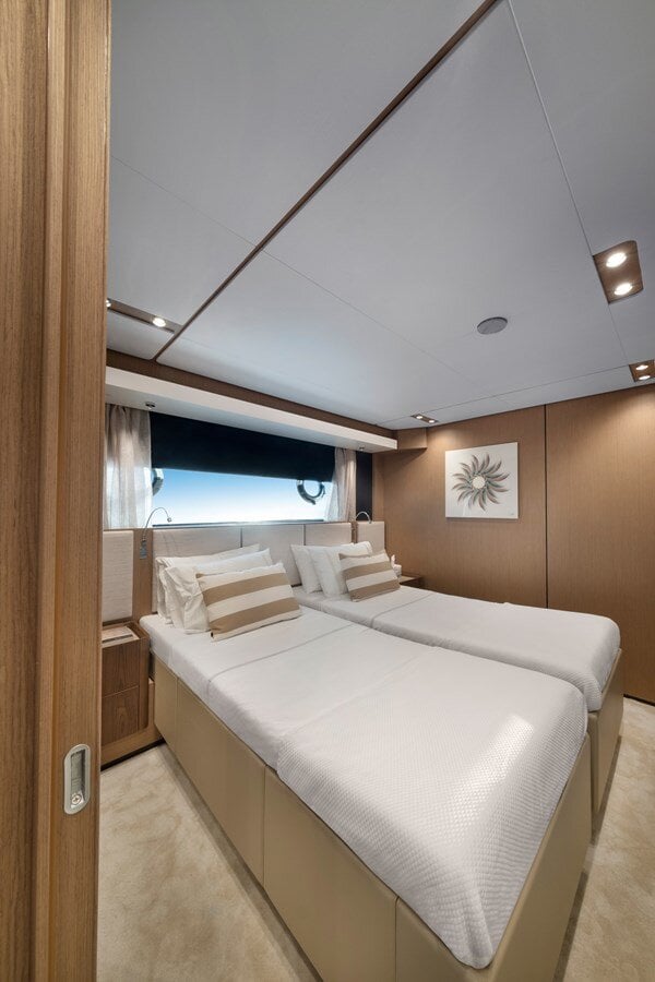 2023-ferretti-yachts-98-11-5cb00e