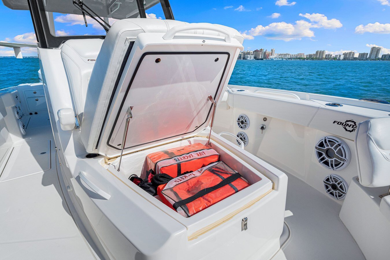 2023-fountain-32-cac4fe