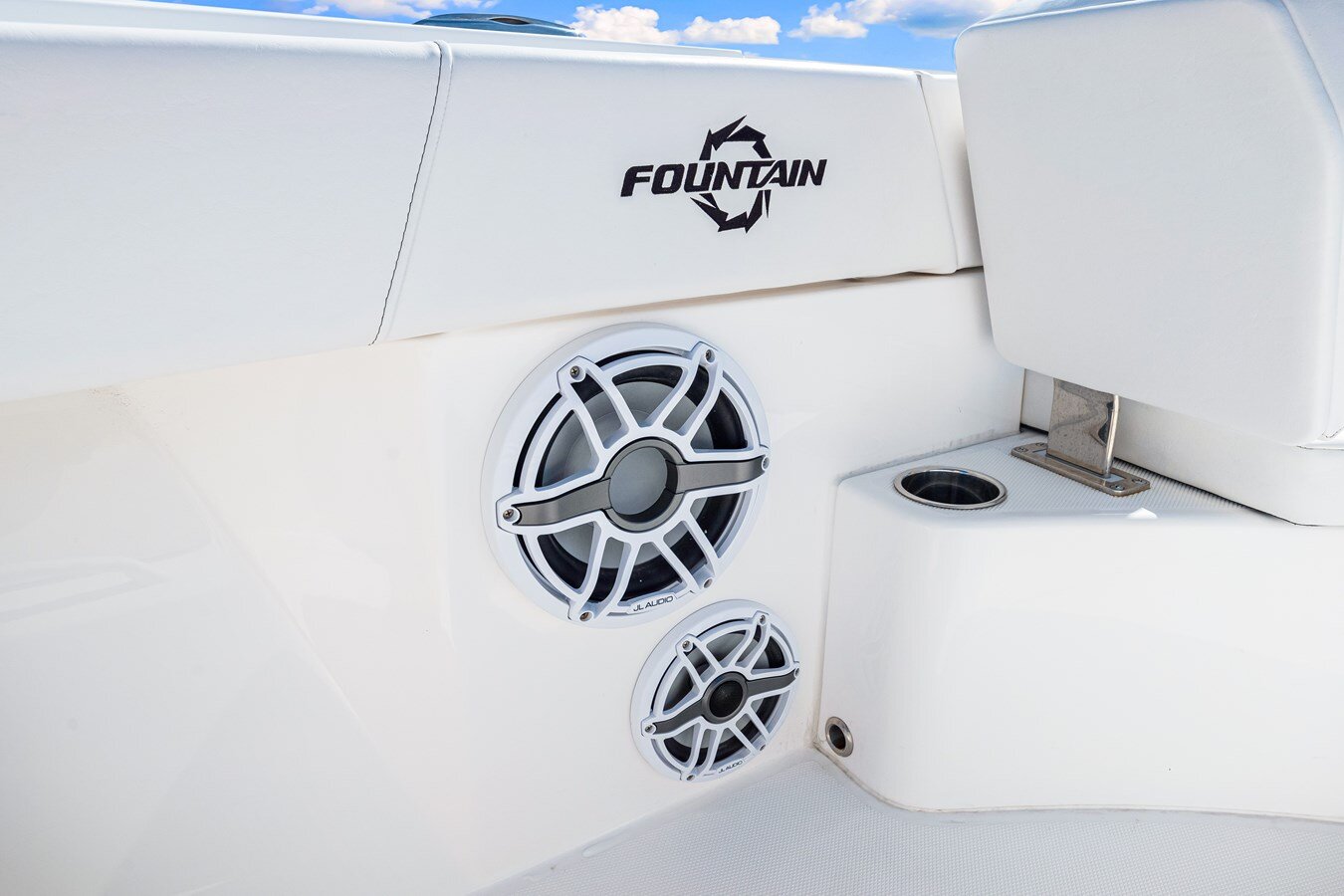 2023-fountain-32-cac4fe