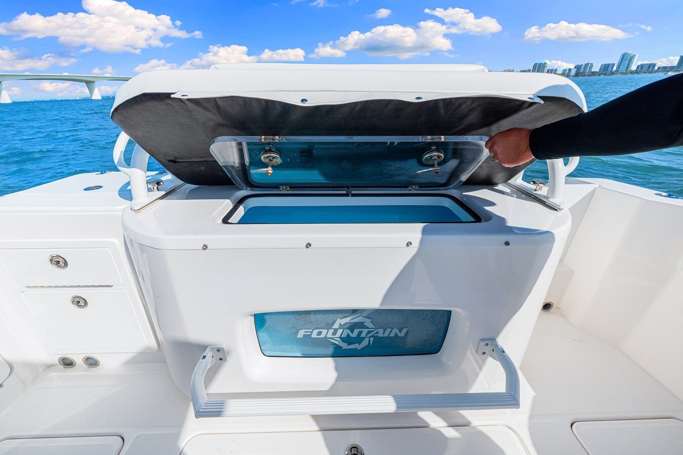 2023-fountain-32-cac4fe