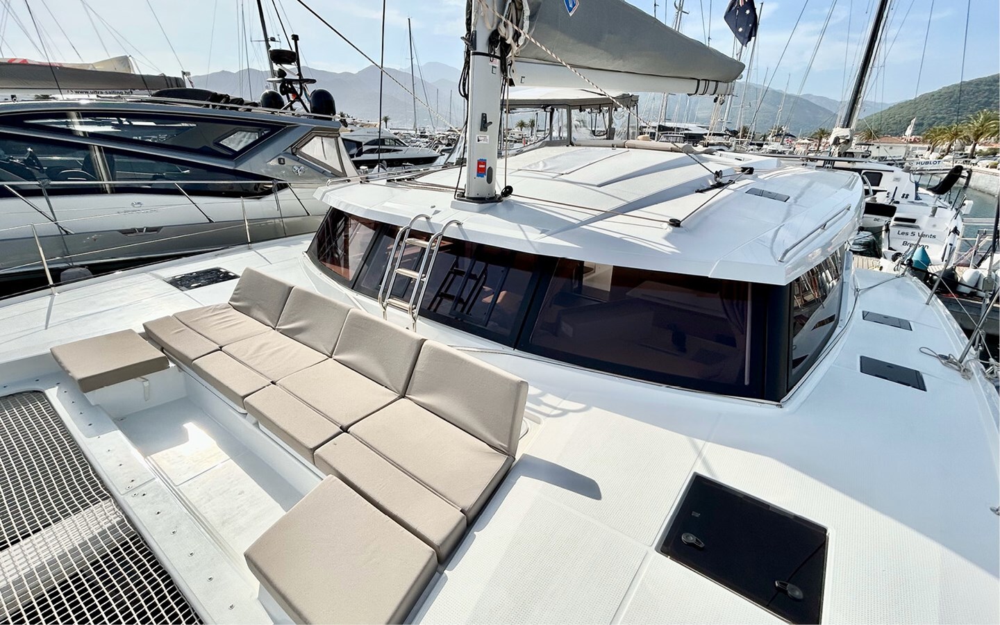 2023-fountaine-pajot-41-4-311e7b