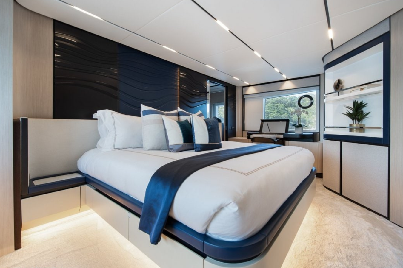 2023-majesty-yachts-72-1-c4b9b8