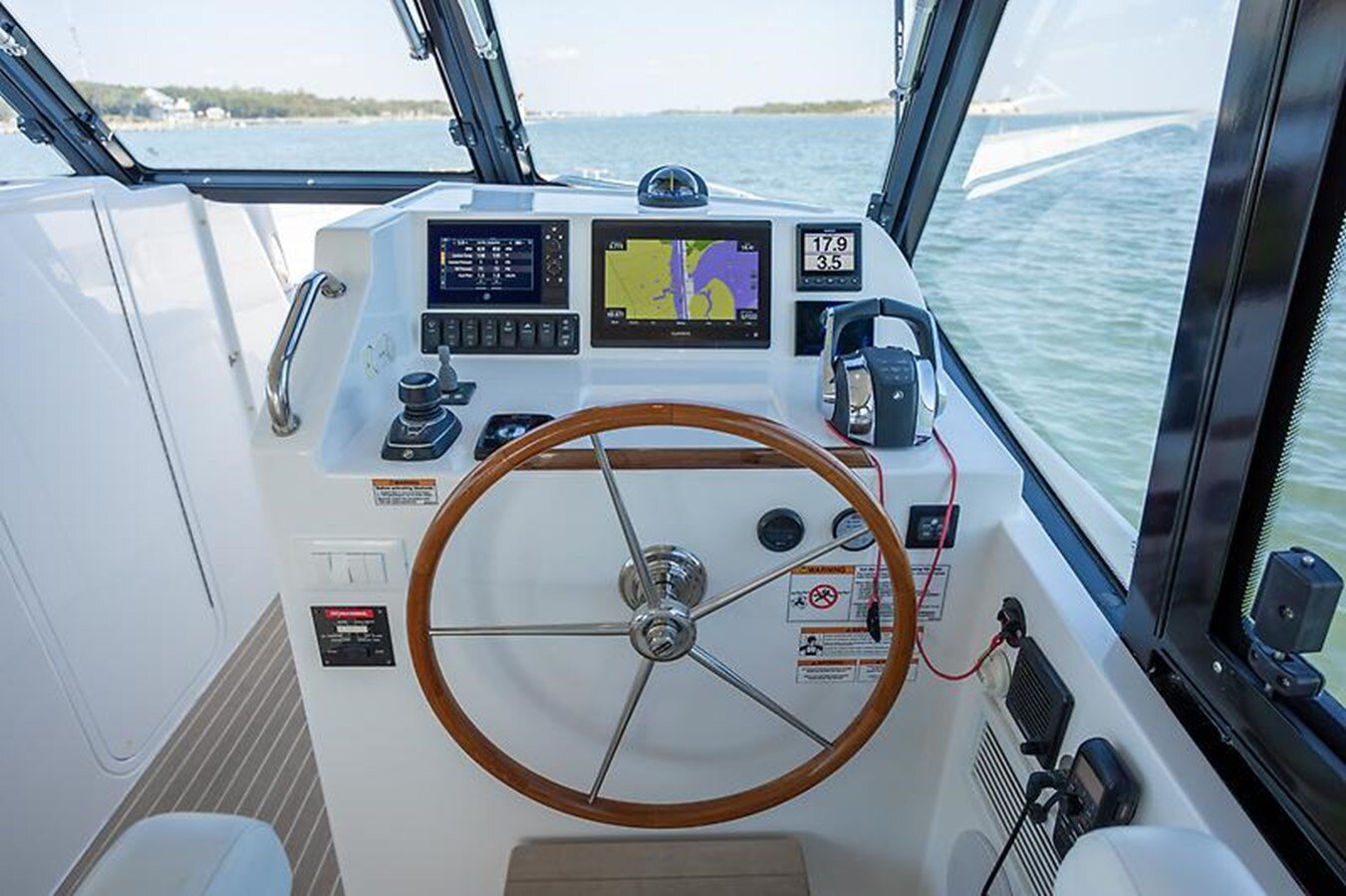 2023-mjm-yachts-35-1b4141