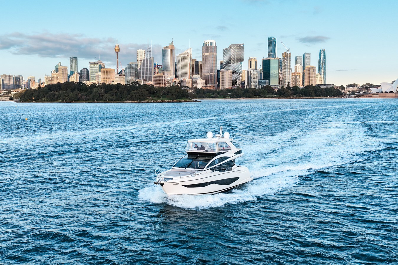 2023-pearl-motor-yachts-62-ec2b69