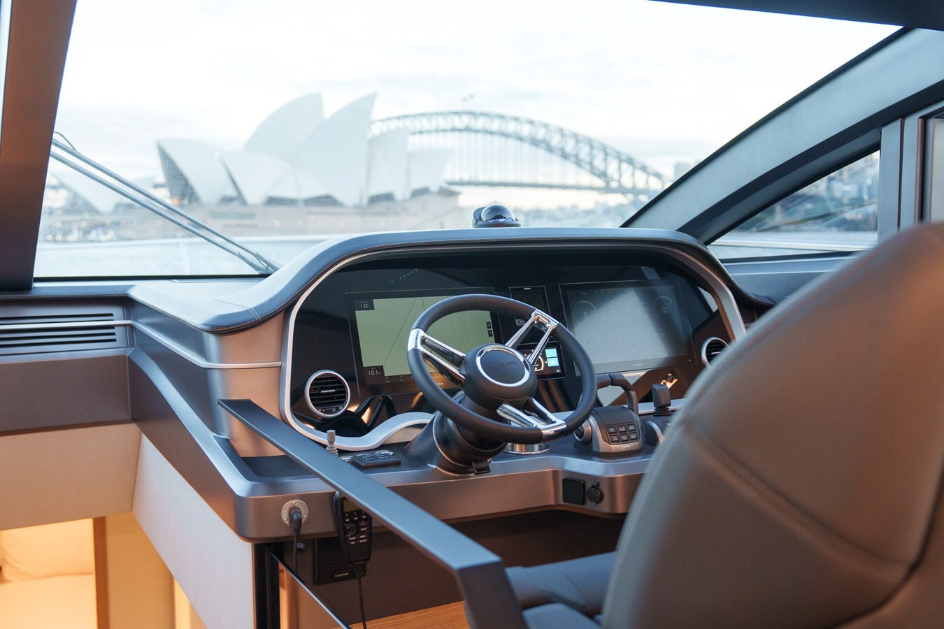 2023-pearl-motor-yachts-62-ec2b69