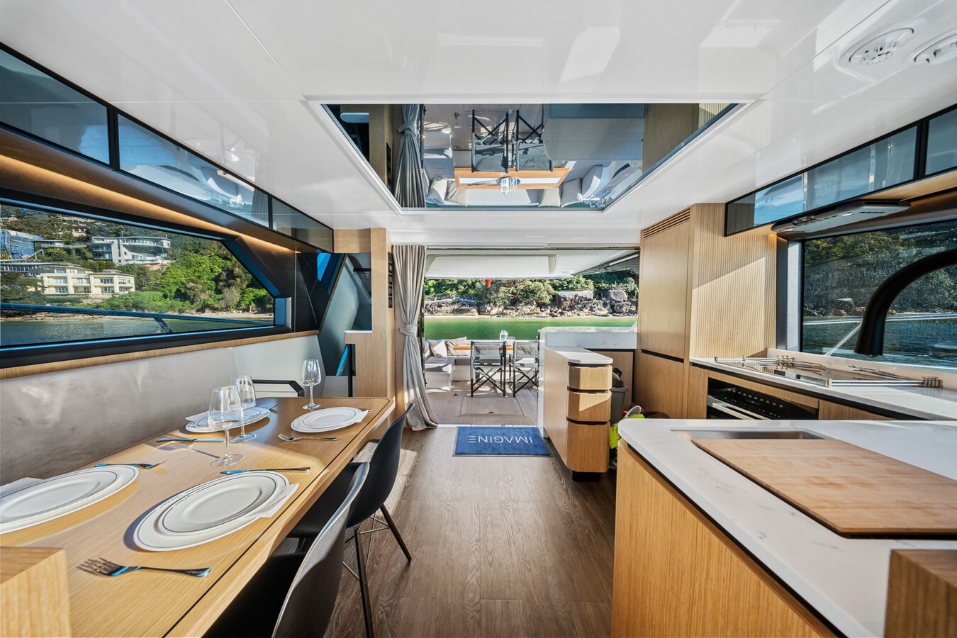 2023-pearl-motor-yachts-62-ec2b69