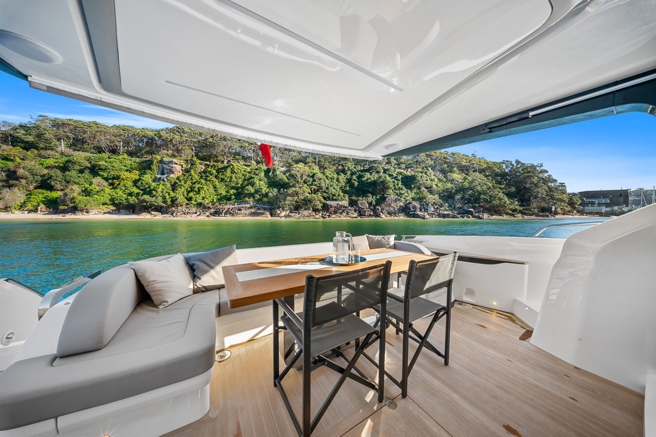 2023-pearl-motor-yachts-62-ec2b69