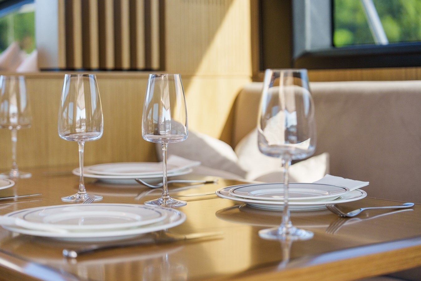 2023-pearl-motor-yachts-62-ec2b69