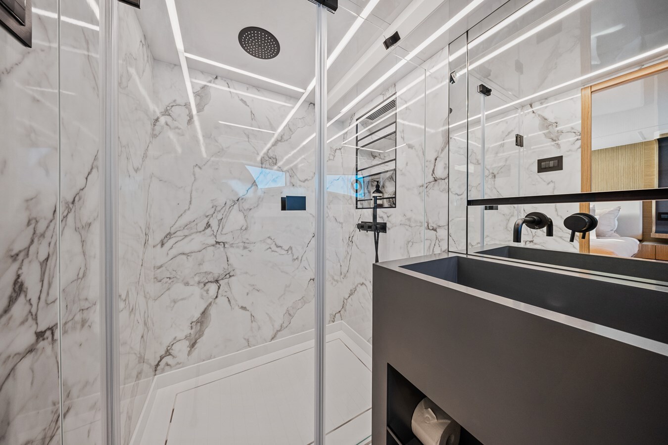 2023-pearl-motor-yachts-62-ec2b69