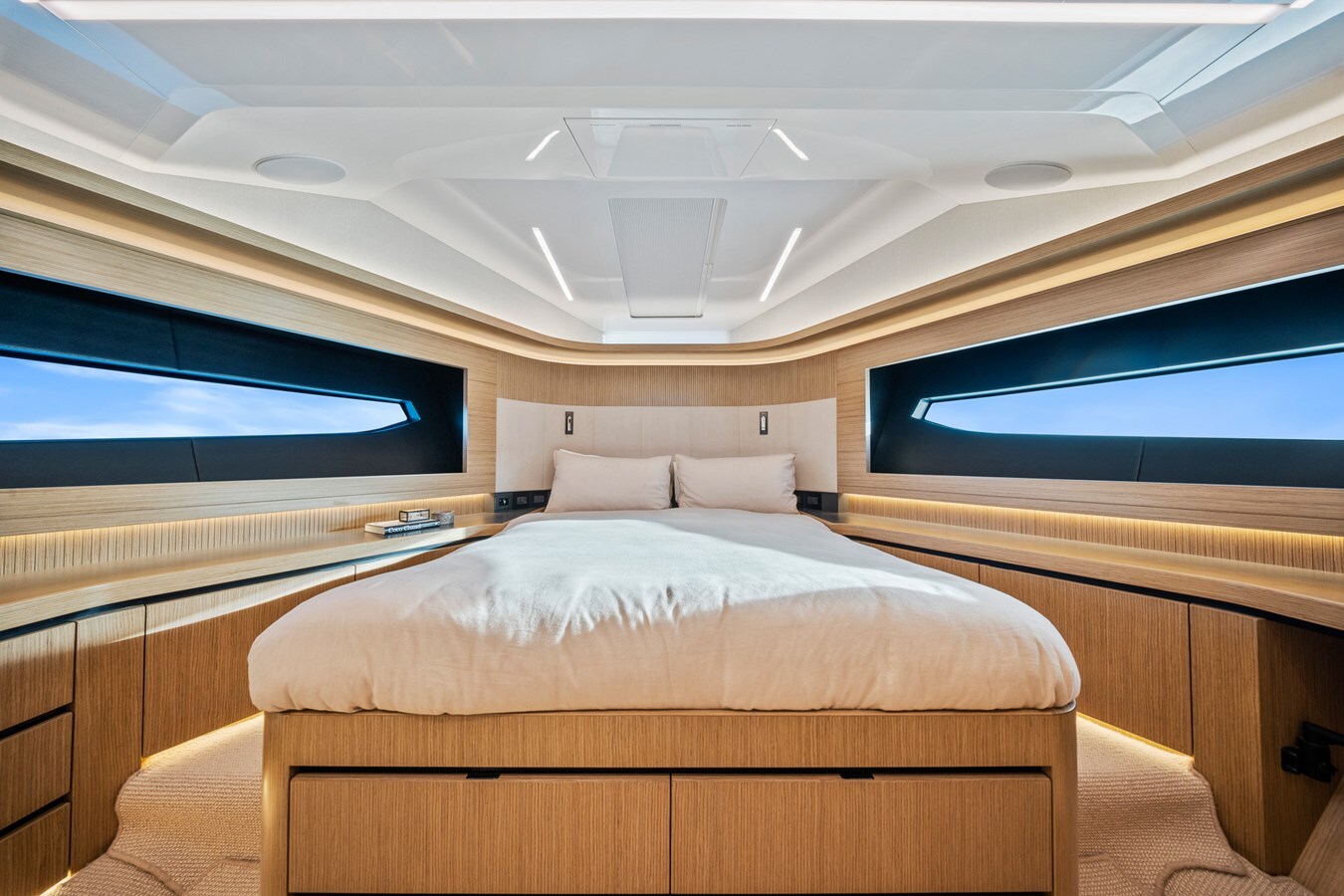 2023-pearl-motor-yachts-62-ec2b69