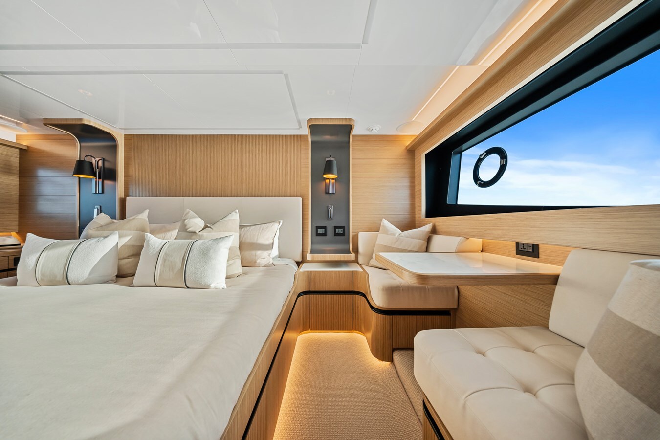 2023-pearl-motor-yachts-62-ec2b69