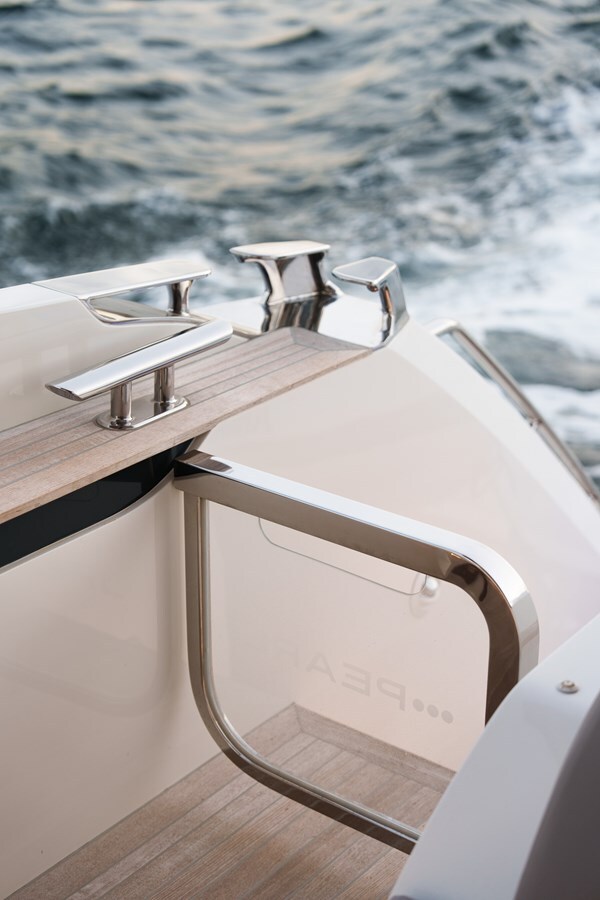 2023-pearl-motor-yachts-62-ec2b69
