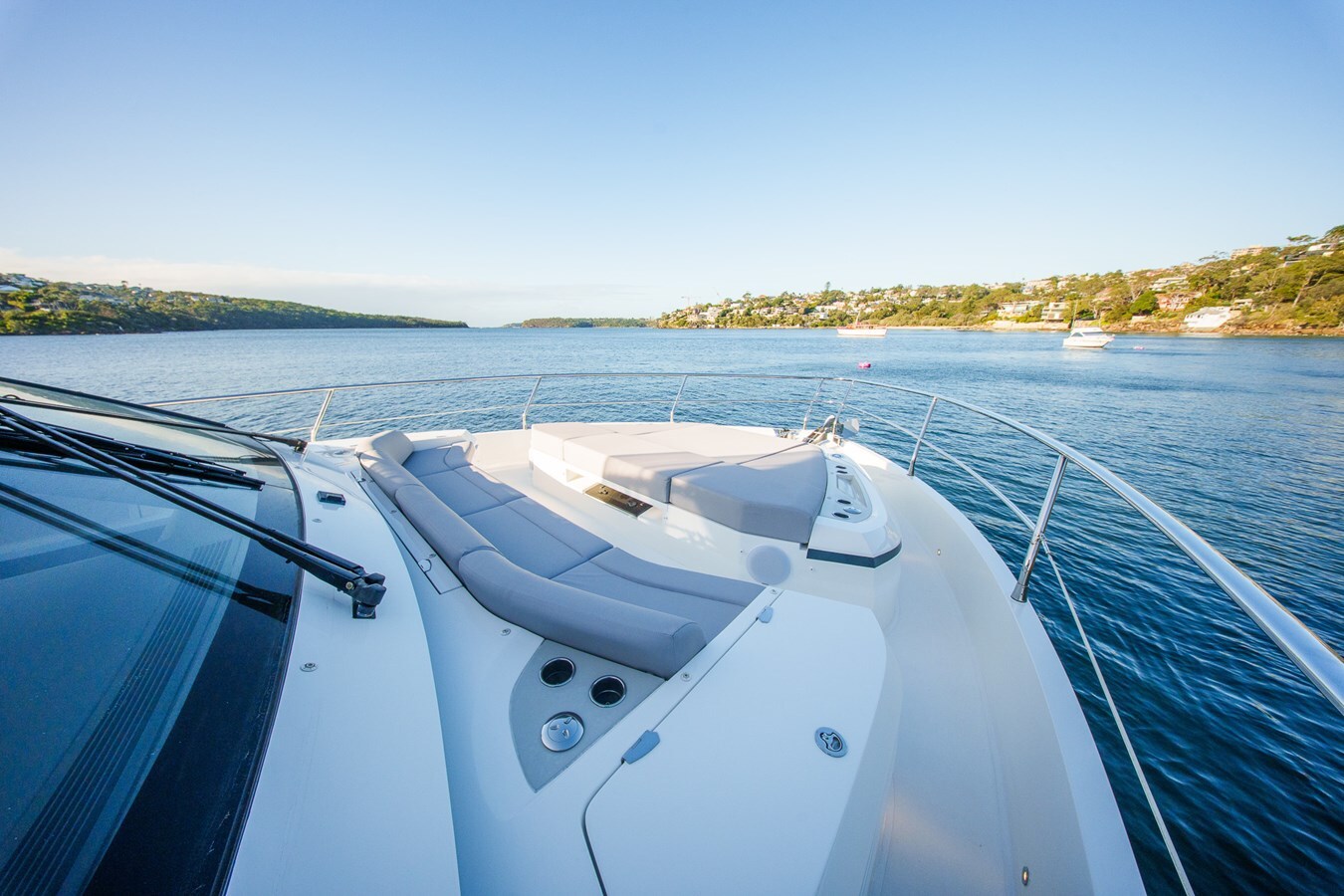 2023-pearl-motor-yachts-62-ec2b69