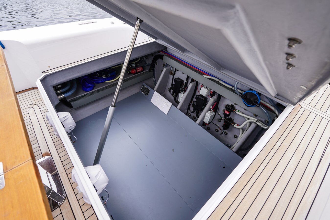 2023-pirelli-42-c05146