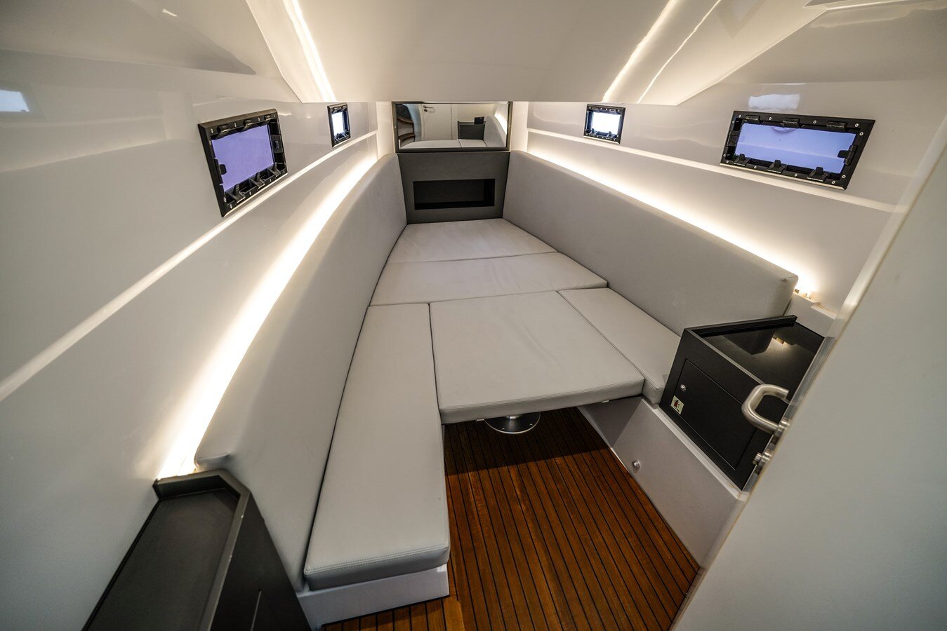 2023-pirelli-42-c05146