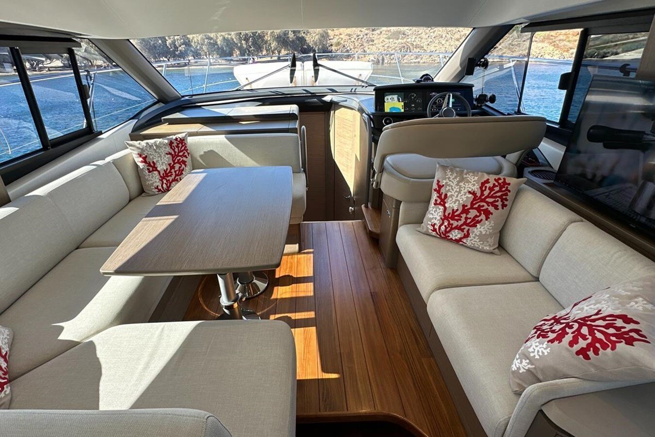 2023-princess-yachts-47-1-f1c9a8