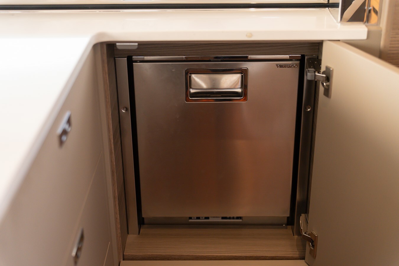 2023-princess-yachts-71-4-f0e5df