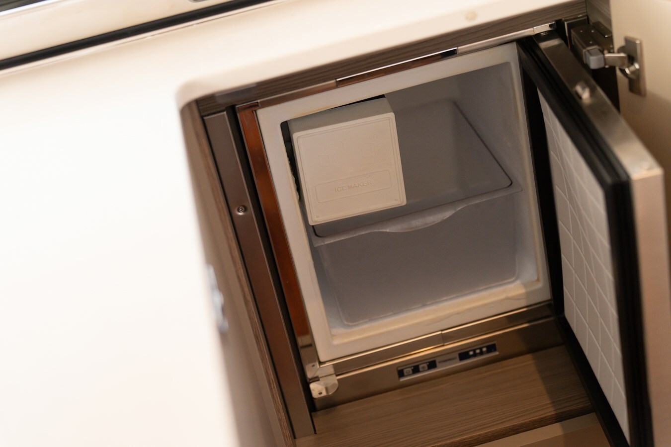 2023-princess-yachts-71-4-f0e5df