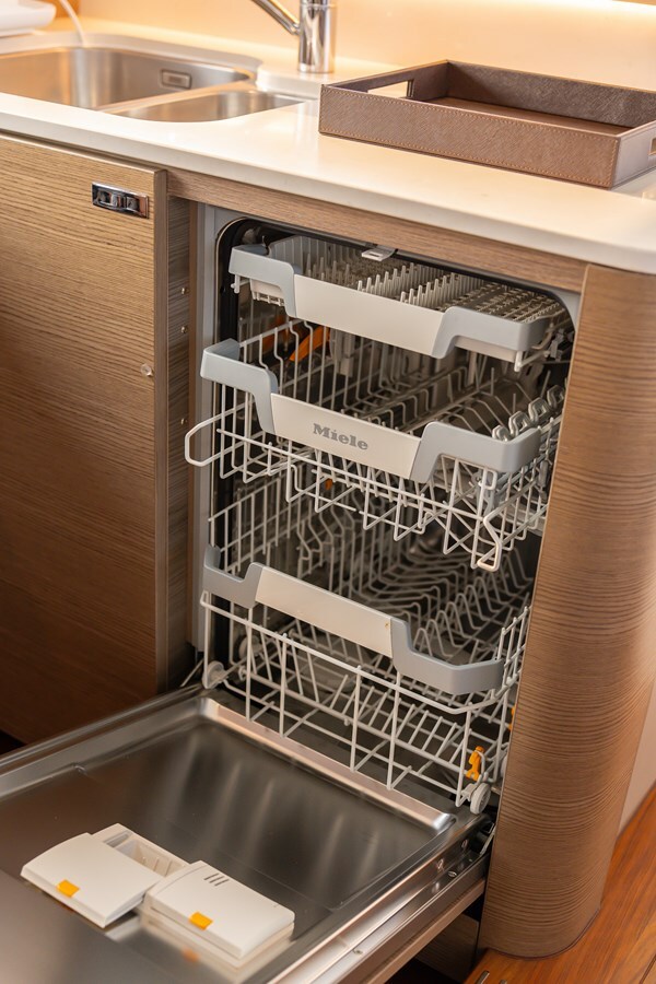 2023-princess-yachts-71-4-f0e5df