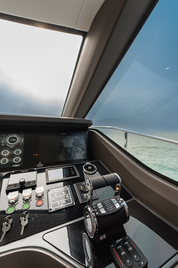 2023-princess-yachts-71-4-f0e5df