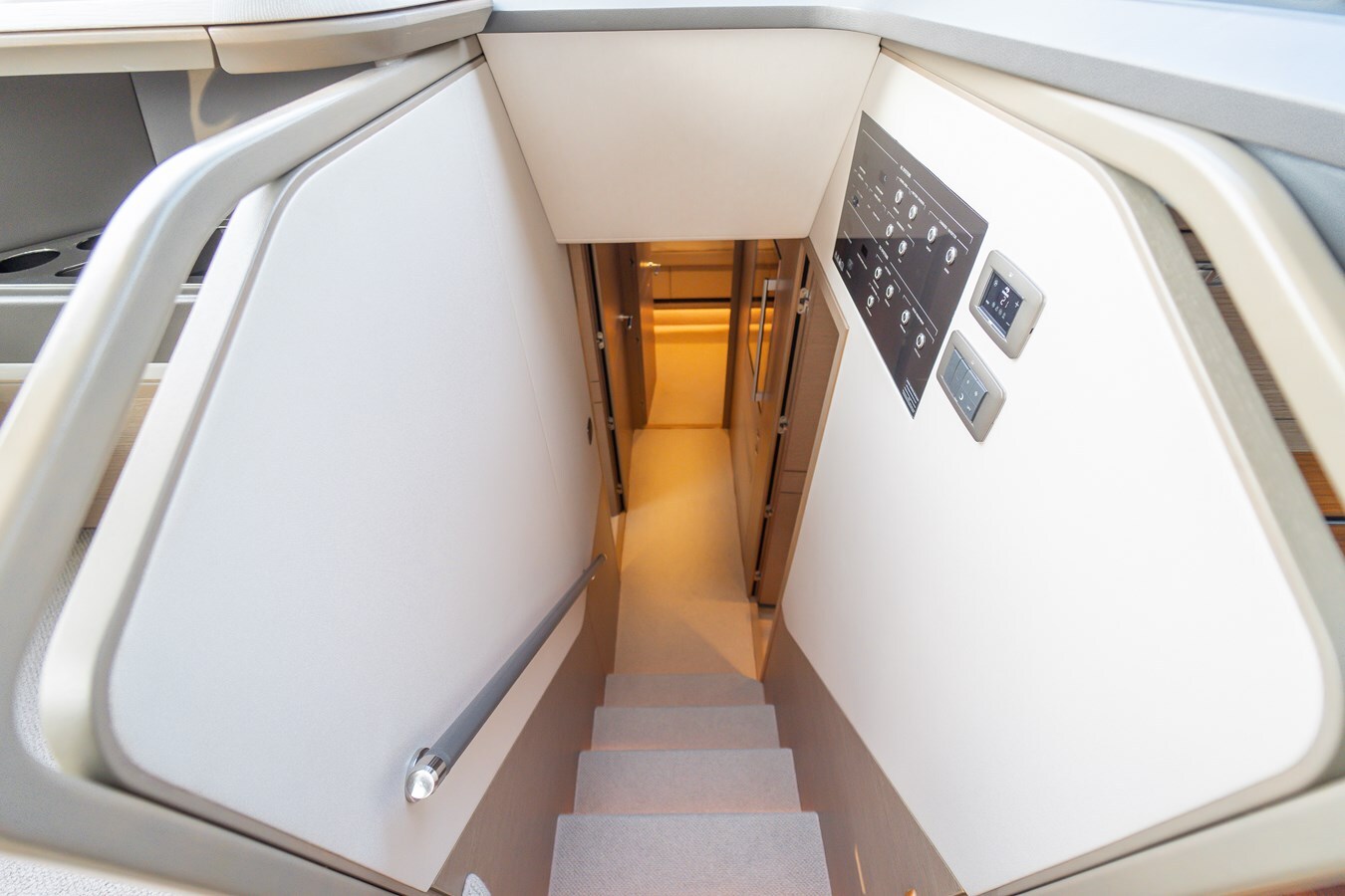 2023-princess-yachts-71-4-f0e5df