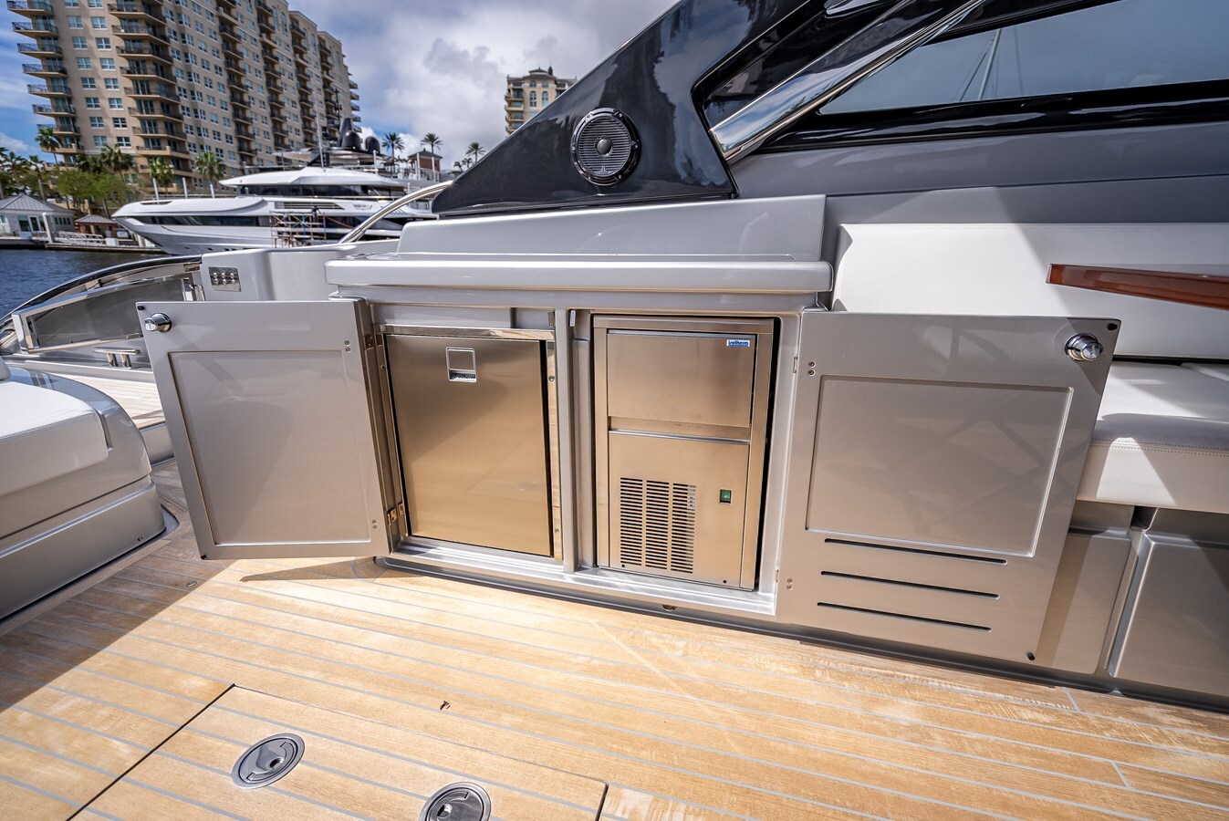 2023-riva-67-10-4ca7d5